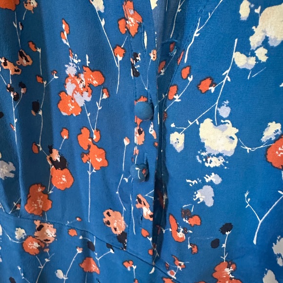 EQUIPMENT FEMME - Blue Floral Short Sleve Silk Dress - Picture 4 of 7